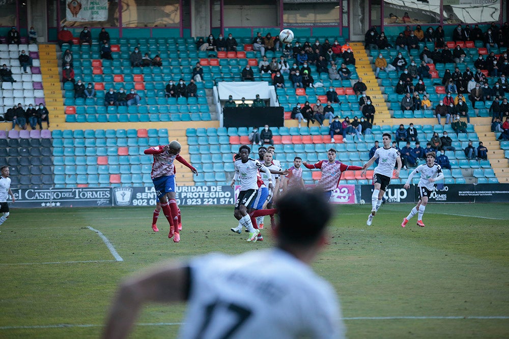 El Salamanca UDS se agarra a la pelea por la salvación ante la UD Llanera (2-0)