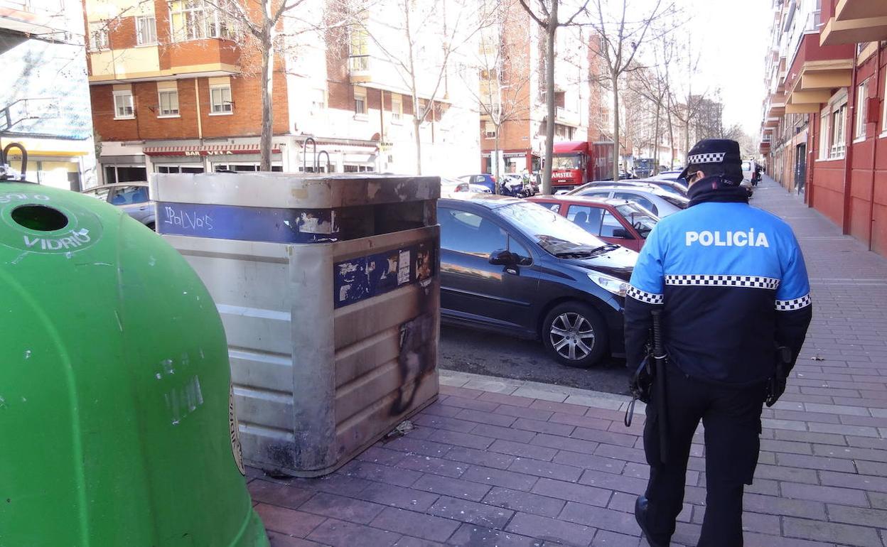 Un policía local, en una imagen de archivo en la calle Pelícano.