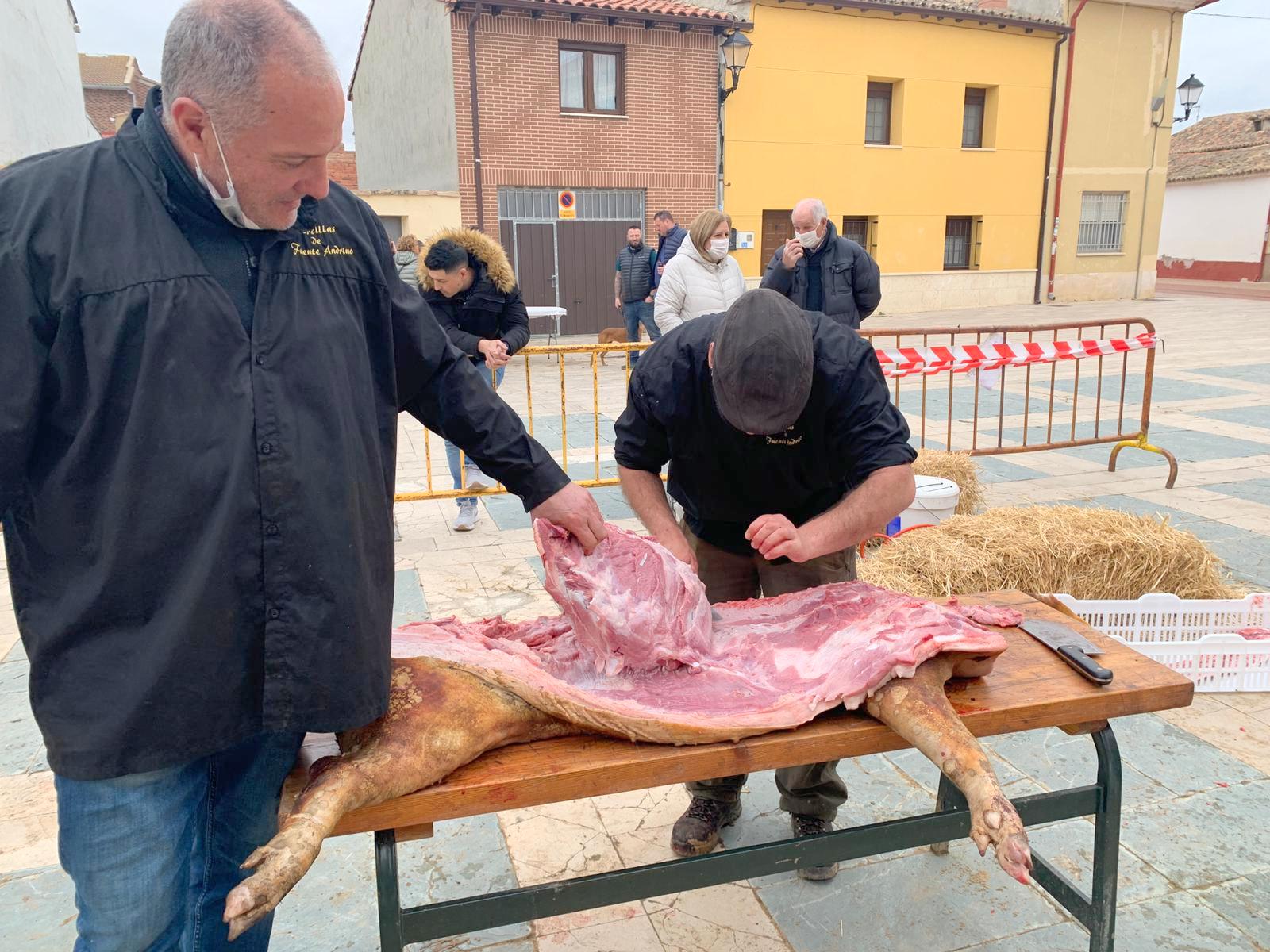 Magaz de Pisuerga revive la matanza tradicional