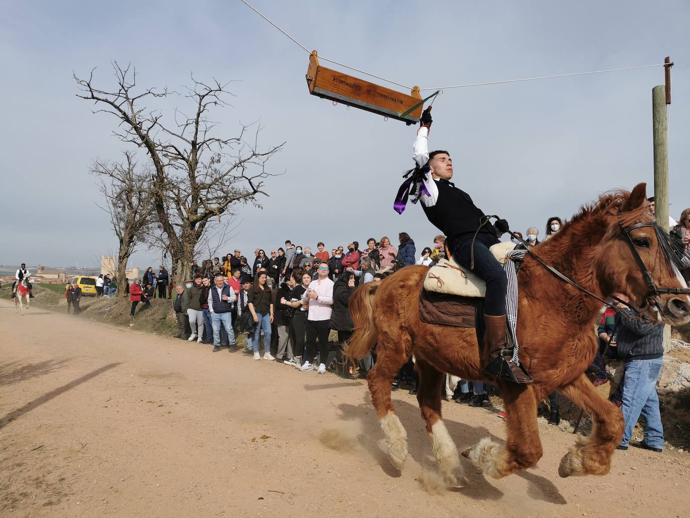 Fotos: Los quintos de Torrelobatón corren las cintas tras dos años en blanco por la covid