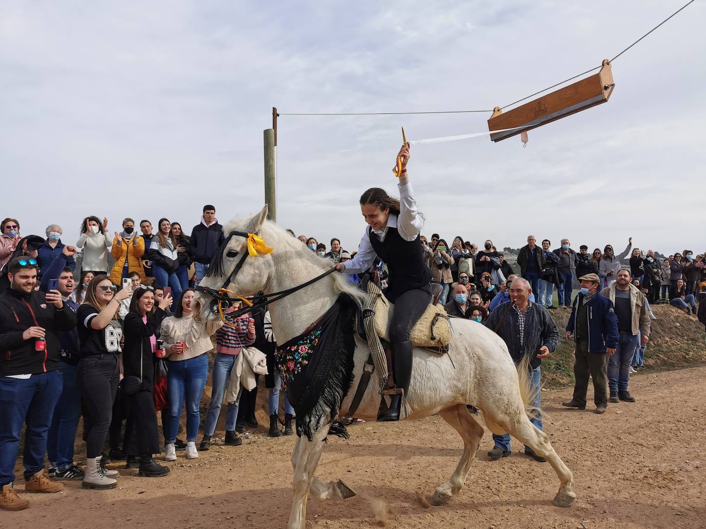 Fotos: Los quintos de Torrelobatón corren las cintas tras dos años en blanco por la covid