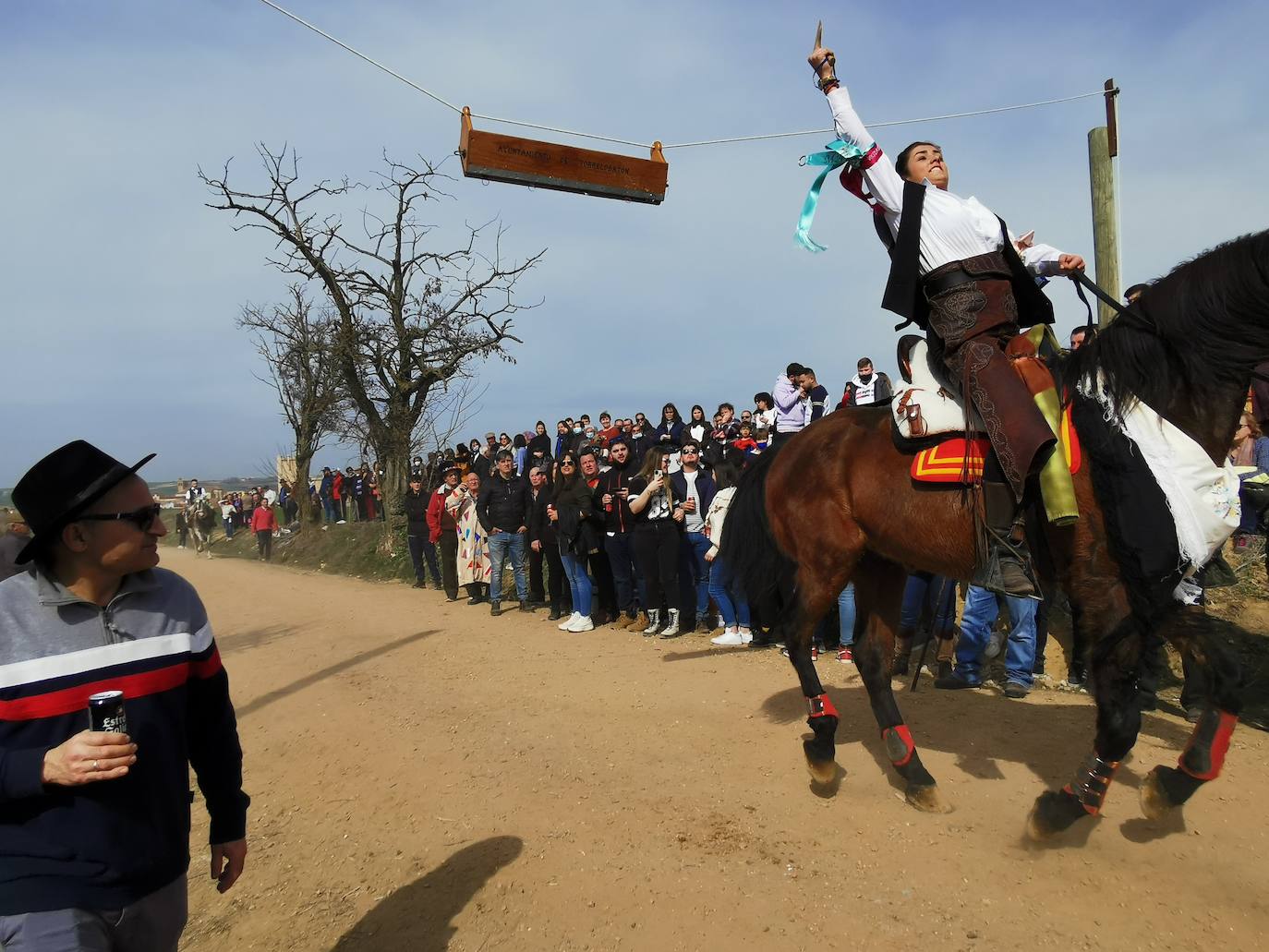 Fotos: Los quintos de Torrelobatón corren las cintas tras dos años en blanco por la covid