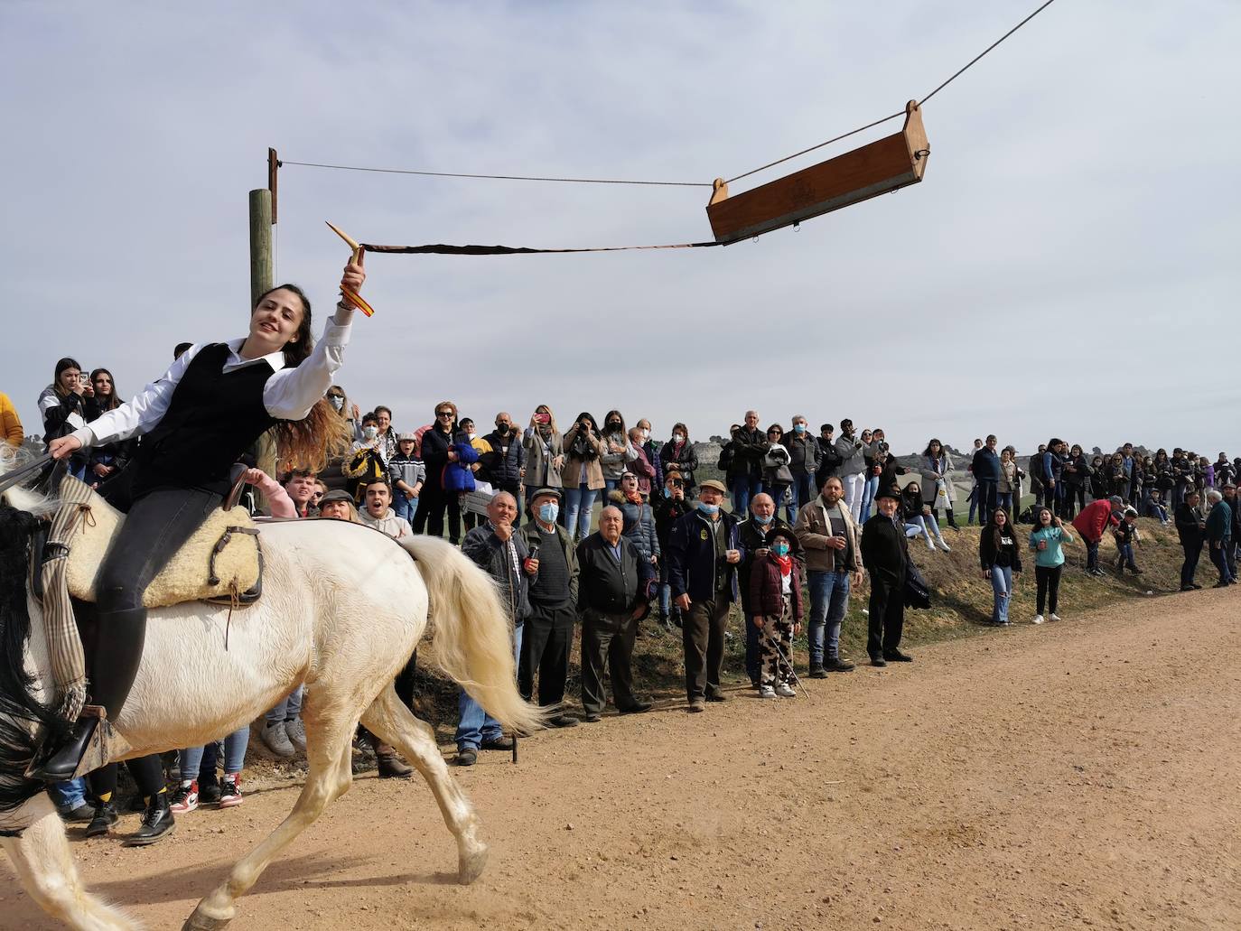 Fotos: Los quintos de Torrelobatón corren las cintas tras dos años en blanco por la covid