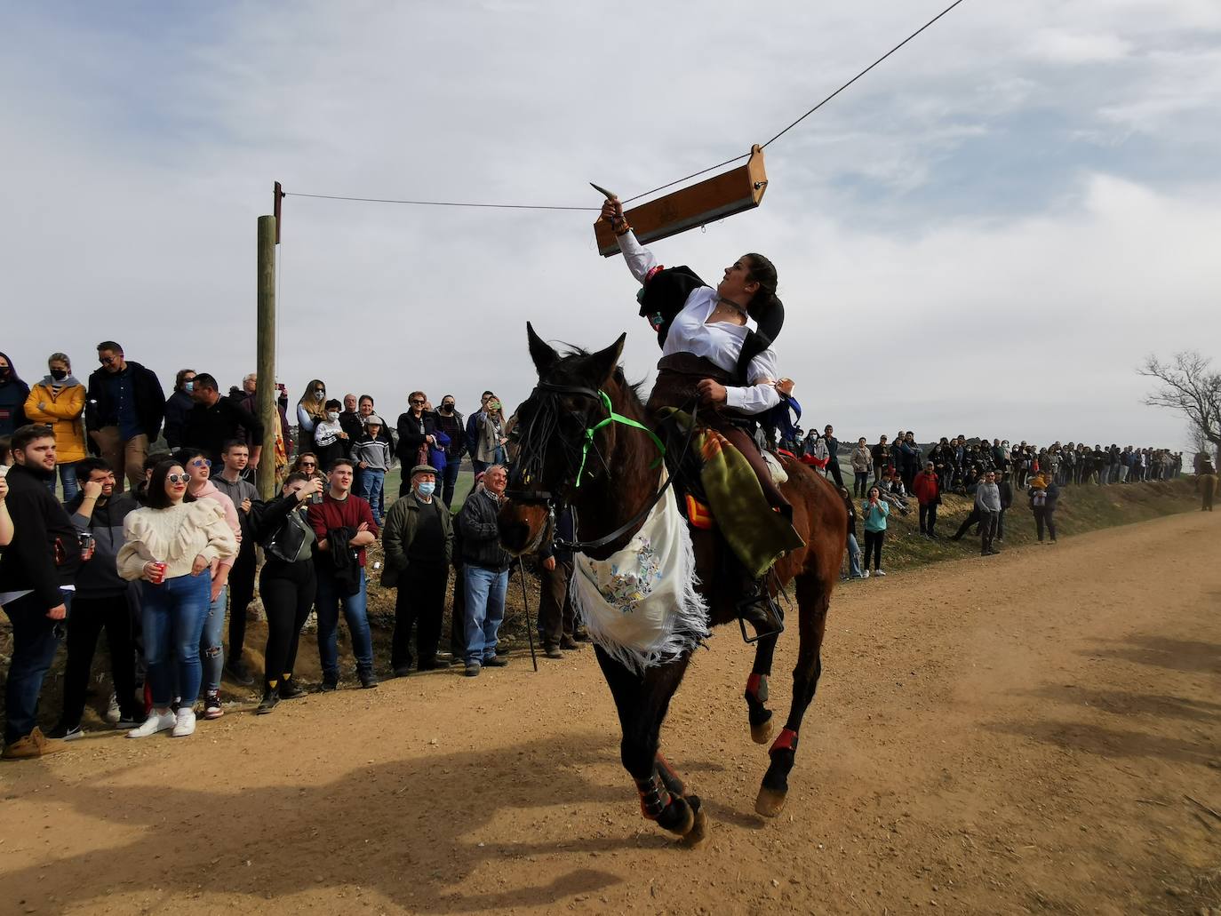 Fotos: Los quintos de Torrelobatón corren las cintas tras dos años en blanco por la covid