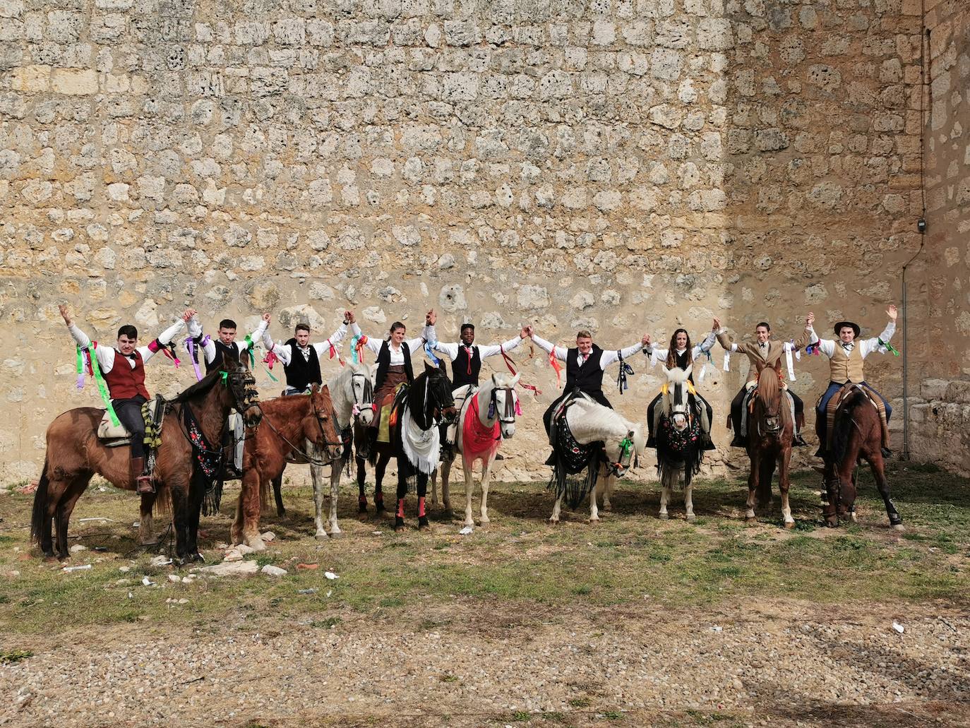 Fotos: Los quintos de Torrelobatón corren las cintas tras dos años en blanco por la covid