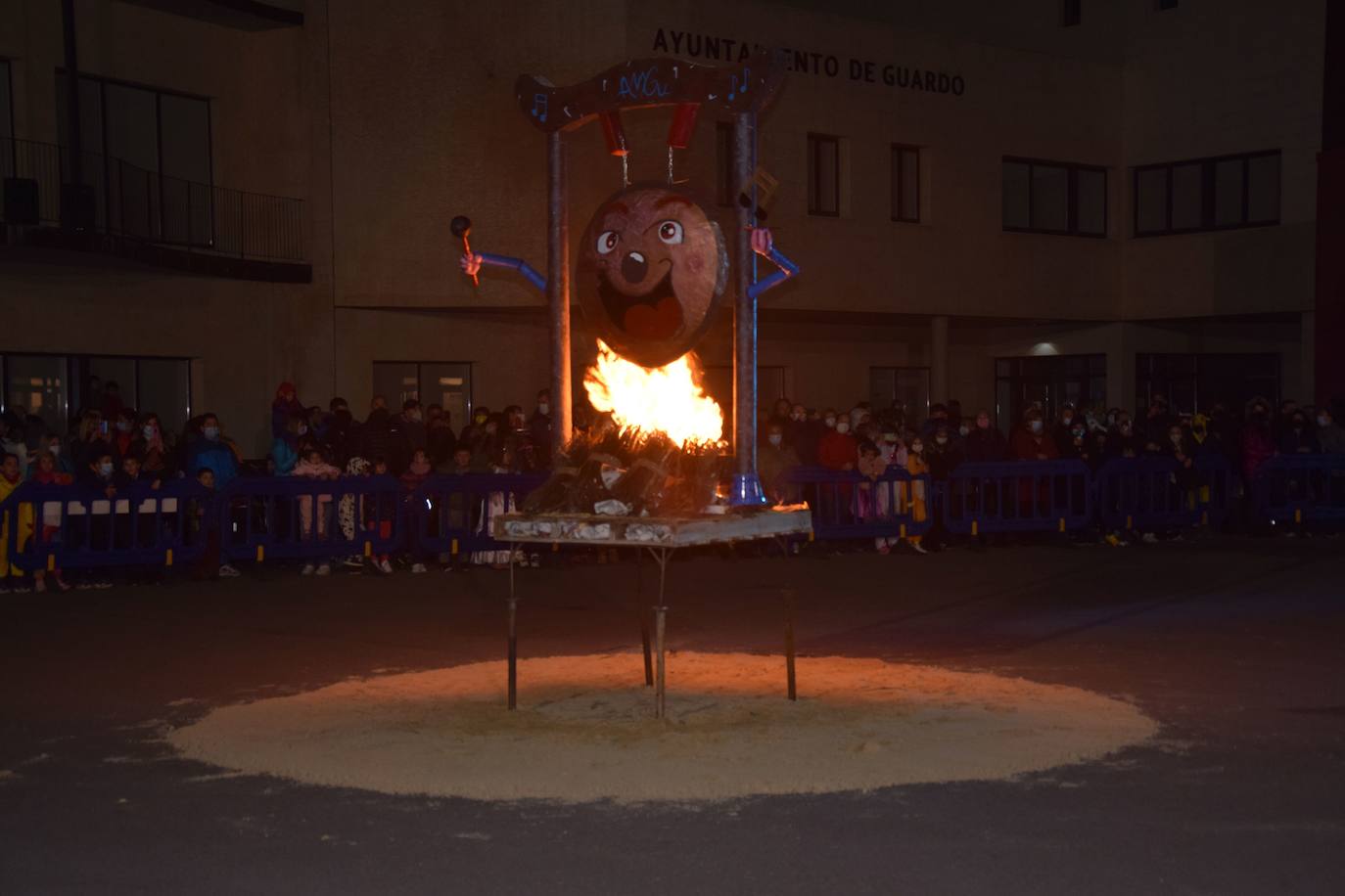 Fotos: Carnaval en Guardo: La quema de la falla de Don Gong