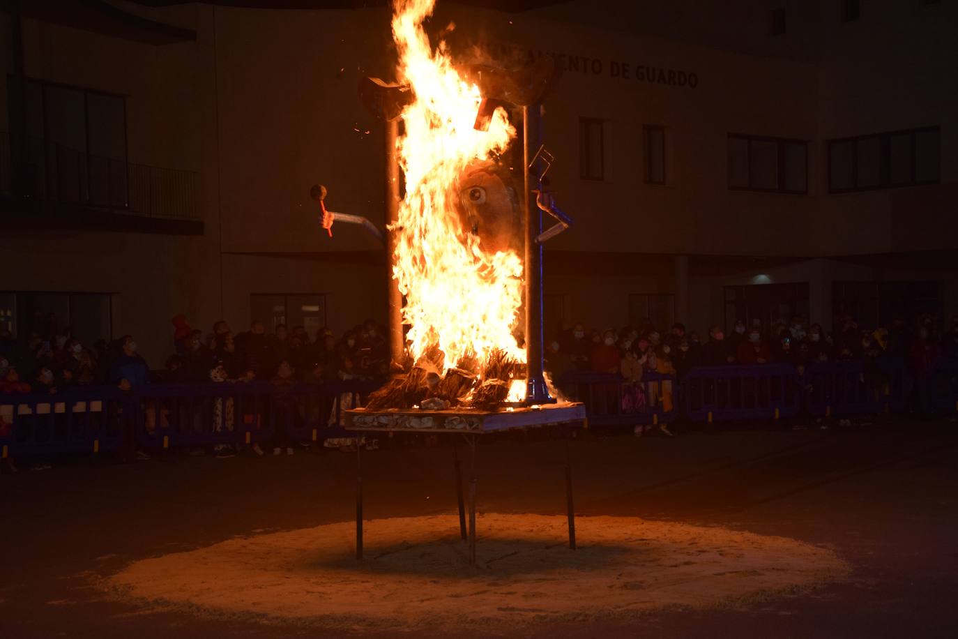 Fotos: Carnaval en Guardo: La quema de la falla de Don Gong