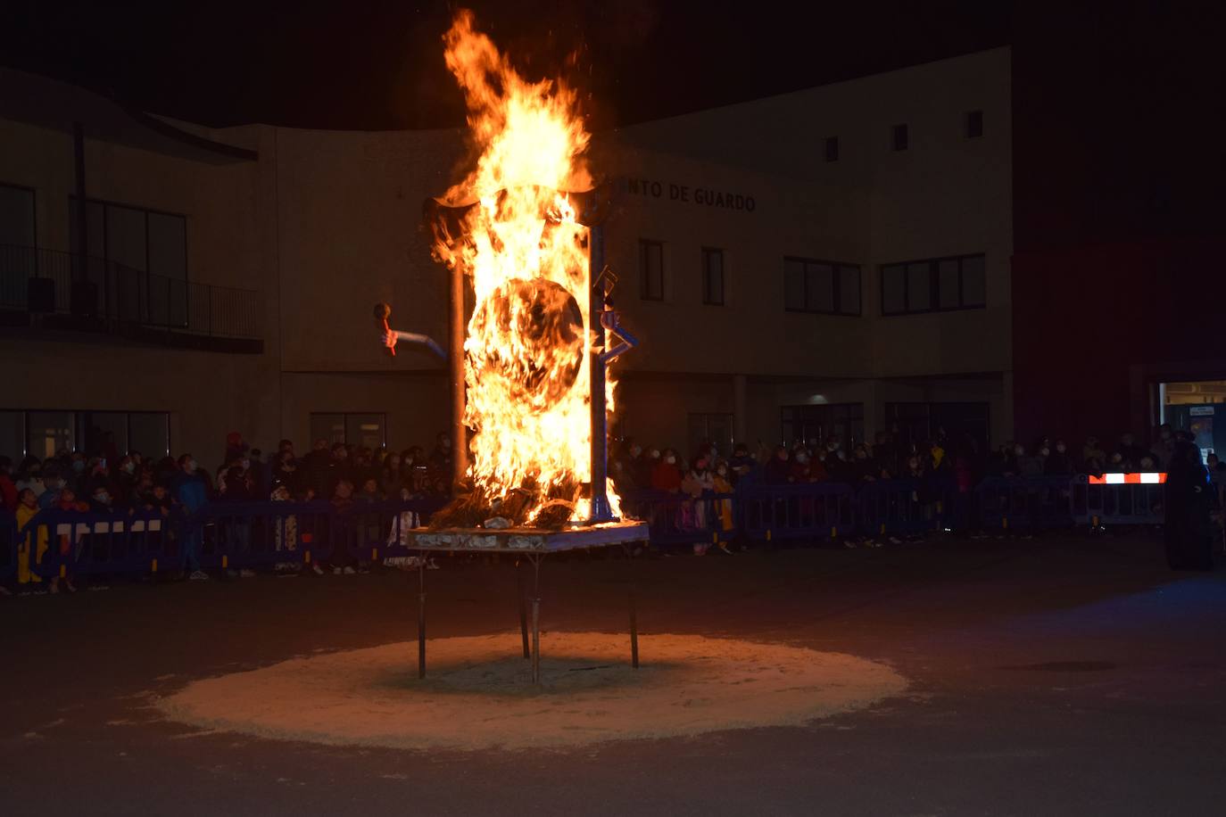 Fotos: Carnaval en Guardo: La quema de la falla de Don Gong