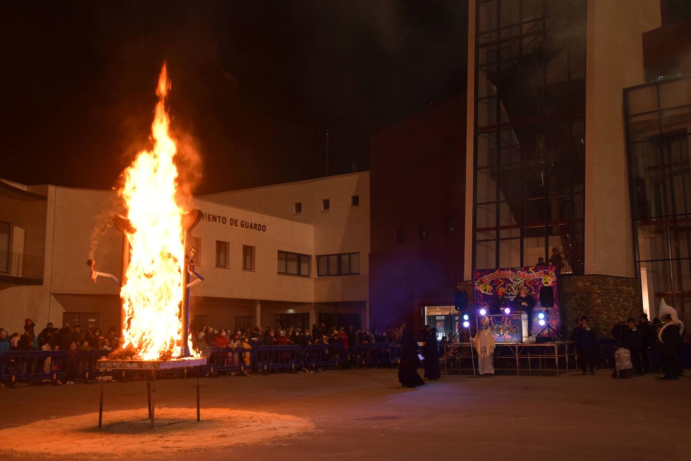 Fotos: Carnaval en Guardo: La quema de la falla de Don Gong