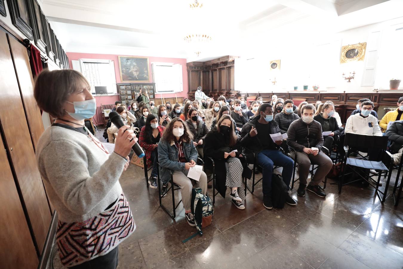 Fotos: Ayuno solidario por la paz en Ucrania en la Plaza de la Universidad