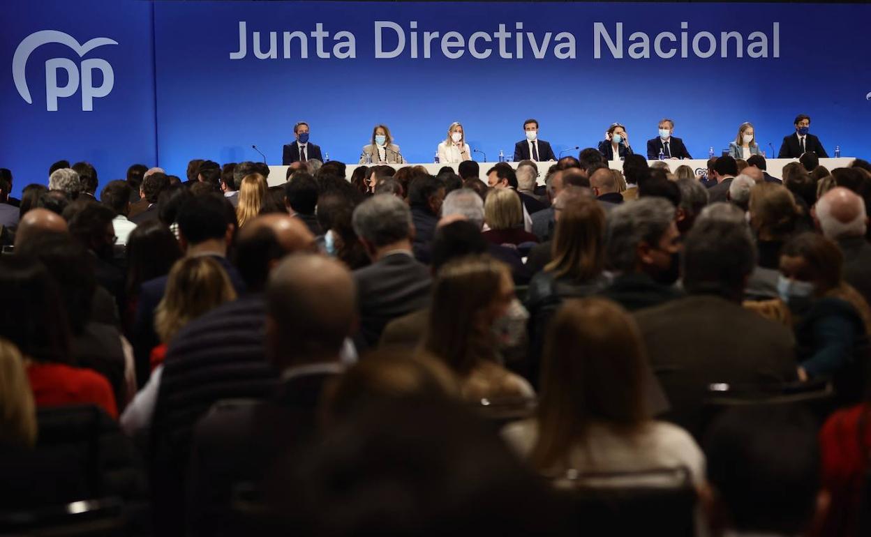 Reunión ayer de la junta directiva nacional del PP, en la que se despidió Pablo Casado. 