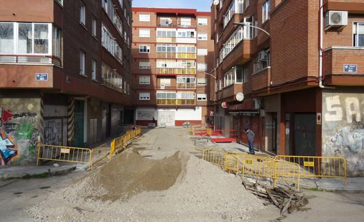 Obras de urbanización de la calle Codo, desde Seo. 