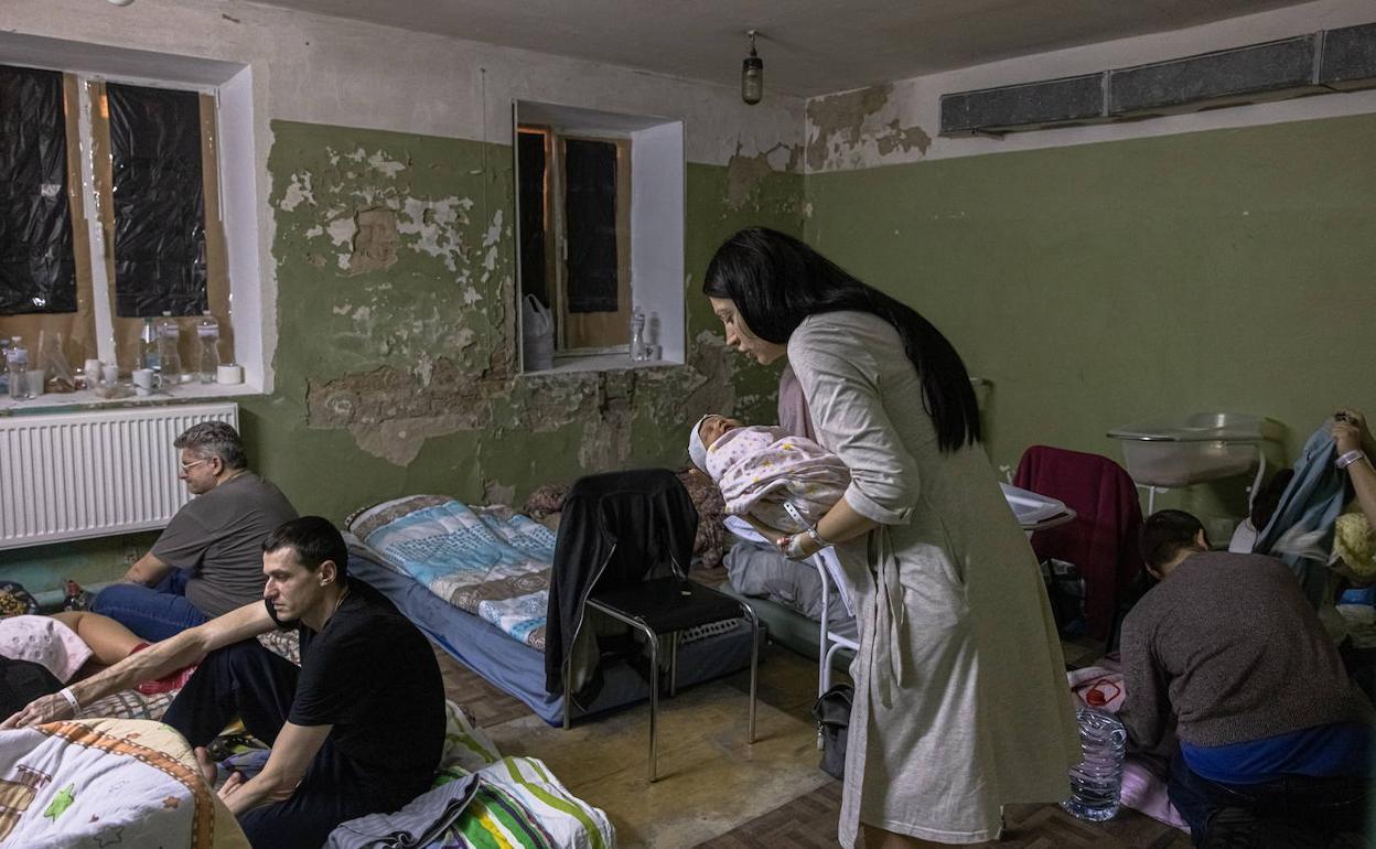 Hospital de maternidad usado como refugio antiaéreo, este miércoles en Kiev.