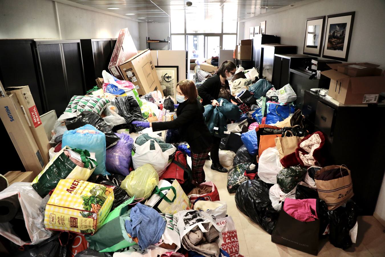 Fotos: Material recibido en la Cámara de Comercio de Valladolid para los refugiados de la guerra en Ucrania