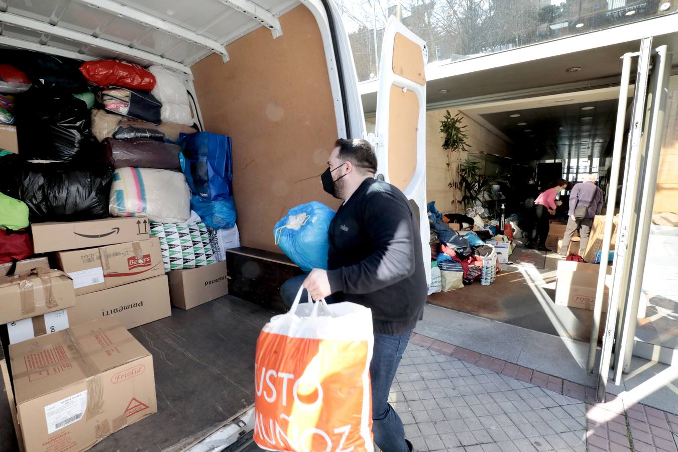 Fotos: Material recibido en la Cámara de Comercio de Valladolid para los refugiados de la guerra en Ucrania