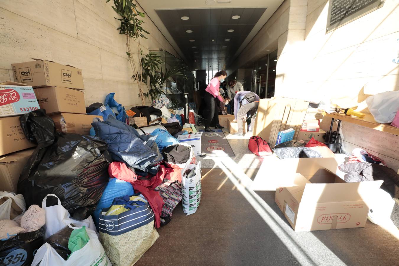 Fotos: Material recibido en la Cámara de Comercio de Valladolid para los refugiados de la guerra en Ucrania