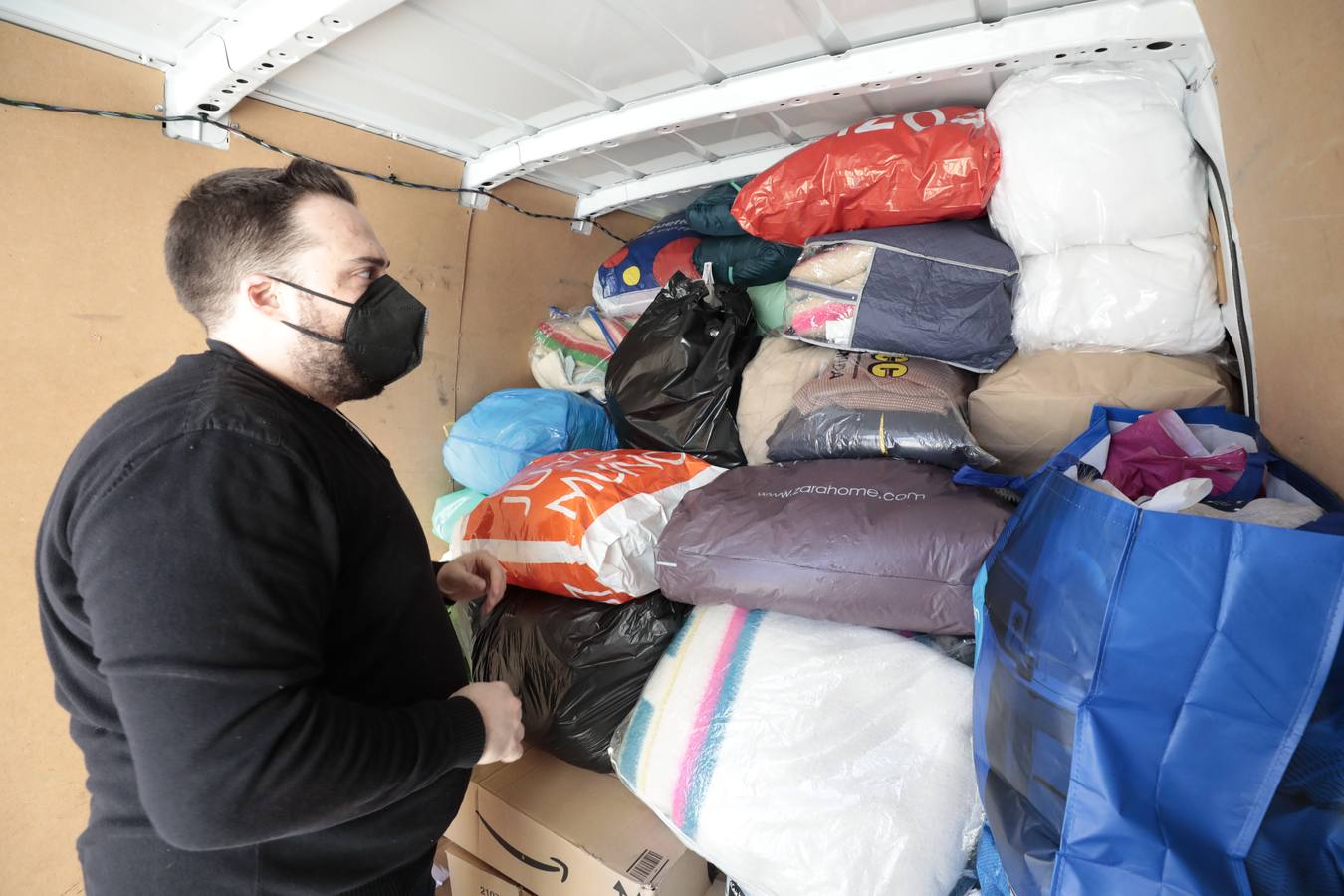 Fotos: Material recibido en la Cámara de Comercio de Valladolid para los refugiados de la guerra en Ucrania