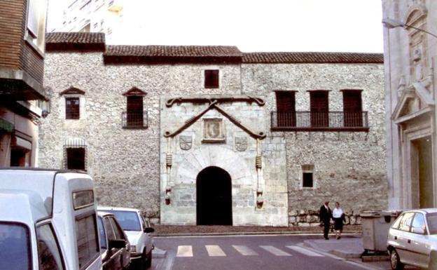 Recreación de la fachada de la Casa del Cordón, vista desde la calle Santuario, realizada por Juan Carlos Urueña en su obra 'Rincones con fantasma'. 