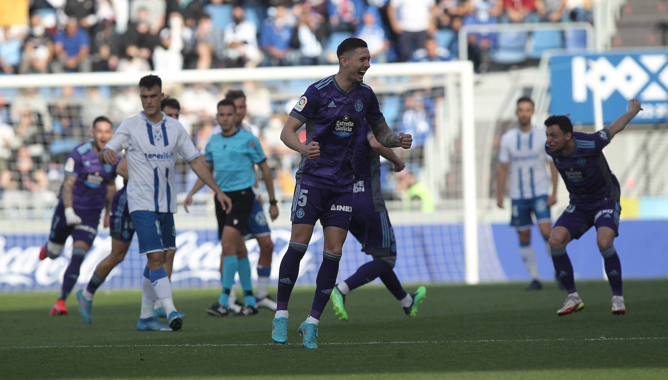 Una de las imágenes que ha dejado el Tenerife 1-4 Real Valladolid. 