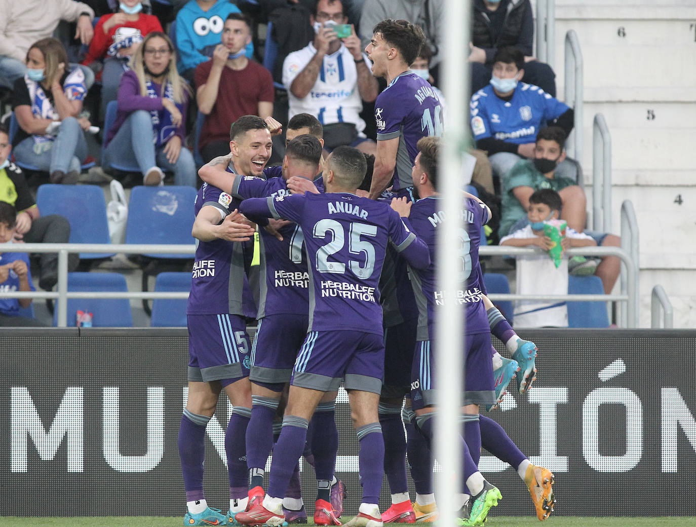 Una de las imágenes que ha dejado el Tenerife 1-4 Real Valladolid. 