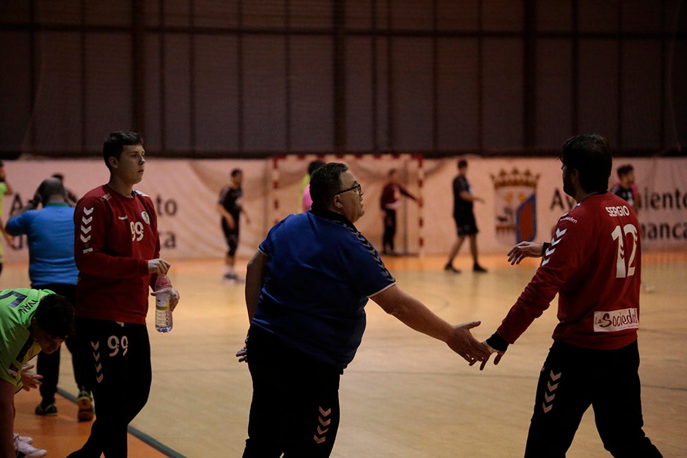 El BM Salamanca vende cara su derrota ante el intratable CB Santoña (24-29)