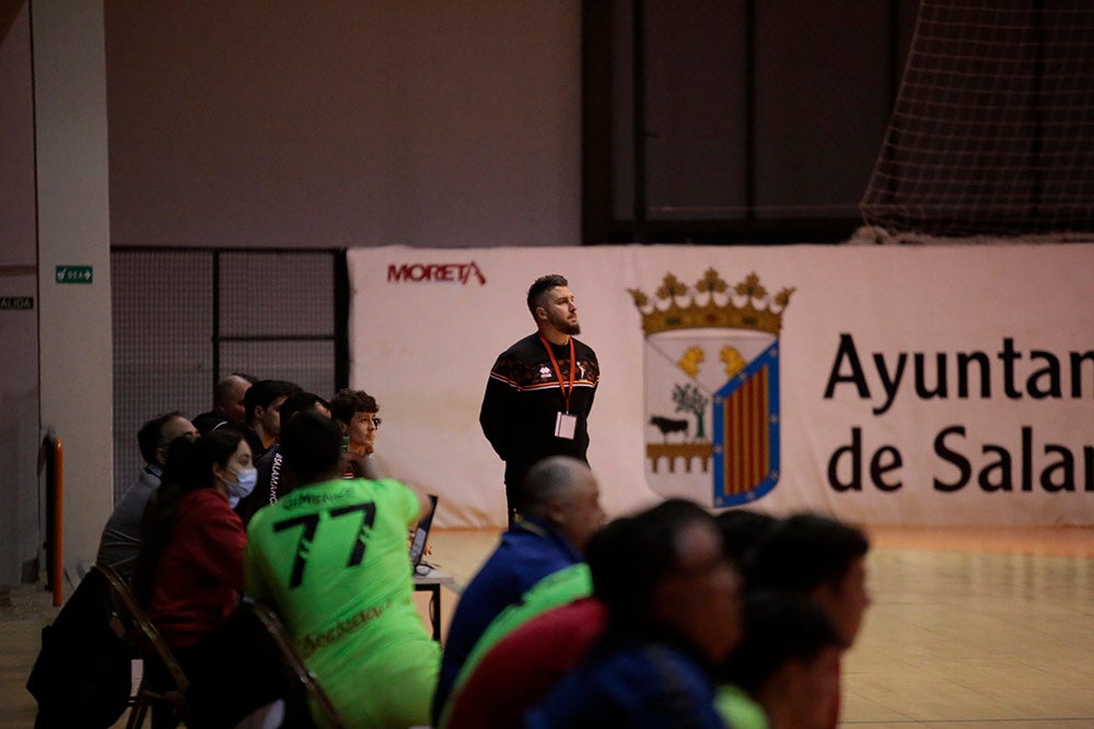 El BM Salamanca vende cara su derrota ante el intratable CB Santoña (24-29)