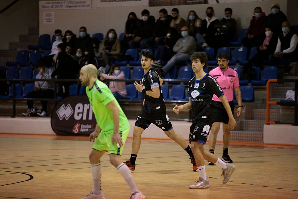 El BM Salamanca vende cara su derrota ante el intratable CB Santoña (24-29)