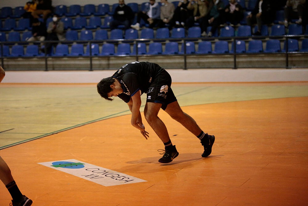 El BM Salamanca vende cara su derrota ante el intratable CB Santoña (24-29)