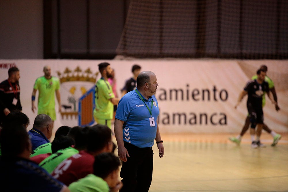 El BM Salamanca vende cara su derrota ante el intratable CB Santoña (24-29)