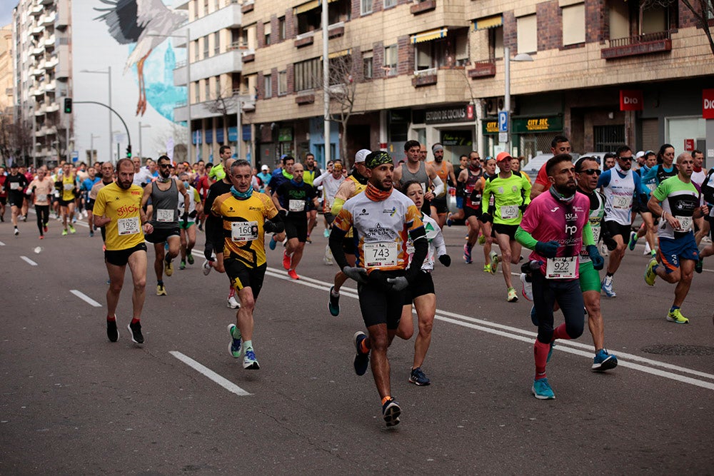 El Paseo de la Estación se convirtió en lugar de reencuentro de los participantes en la Media Maratón Ciudad de Salamanca