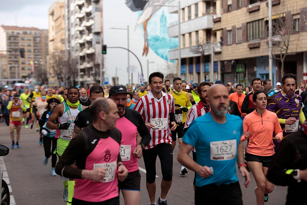 El Paseo de la Estación se convirtió en lugar de reencuentro de los participantes en la Media Maratón Ciudad de Salamanca