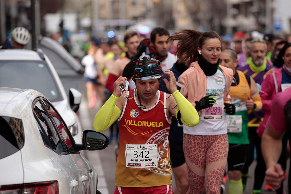 El Paseo de la Estación se convirtió en lugar de reencuentro de los participantes en la Media Maratón Ciudad de Salamanca