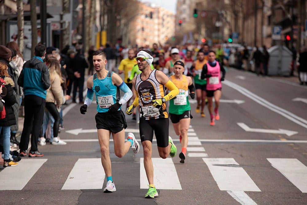 El Paseo de la Estación se convirtió en lugar de reencuentro de los participantes en la Media Maratón Ciudad de Salamanca