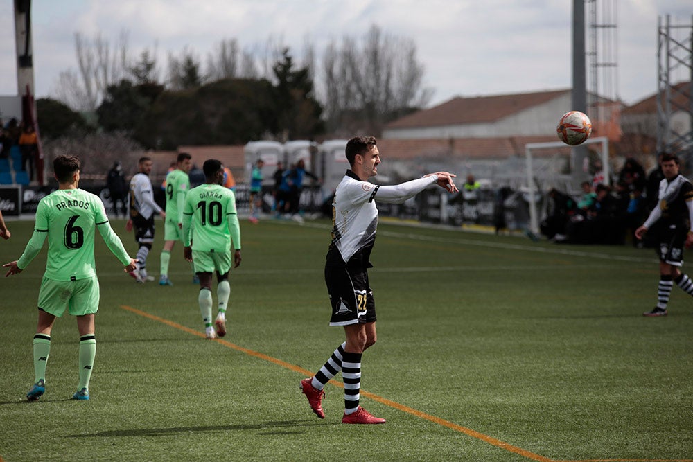 La falta de puntería condena a Unionistas a su tercera derrota seguida ante el Bilbao Athletic (0-1) 