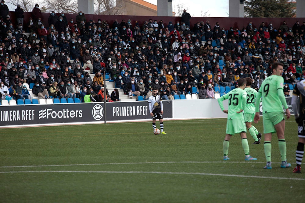 La falta de puntería condena a Unionistas a su tercera derrota seguida ante el Bilbao Athletic (0-1) 