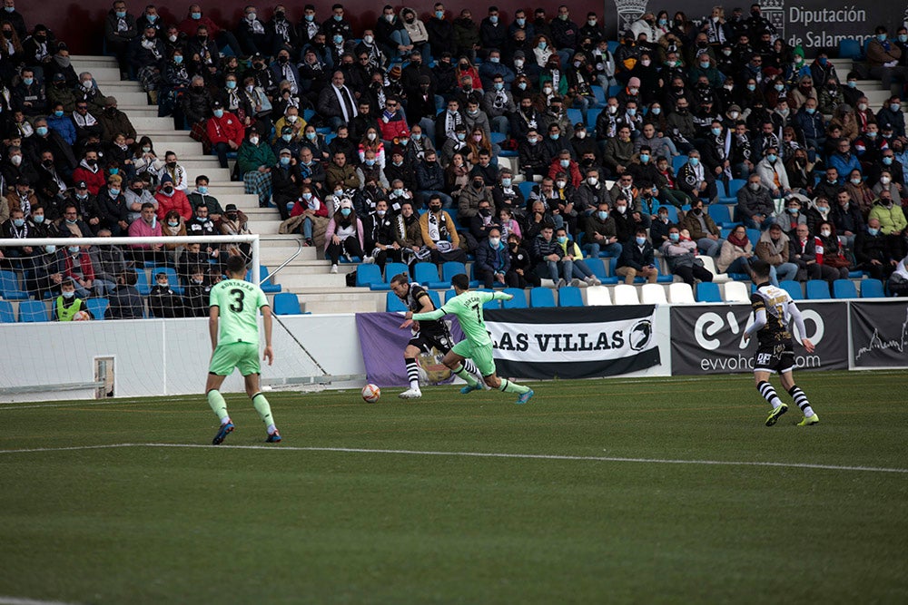 La falta de puntería condena a Unionistas a su tercera derrota seguida ante el Bilbao Athletic (0-1) 