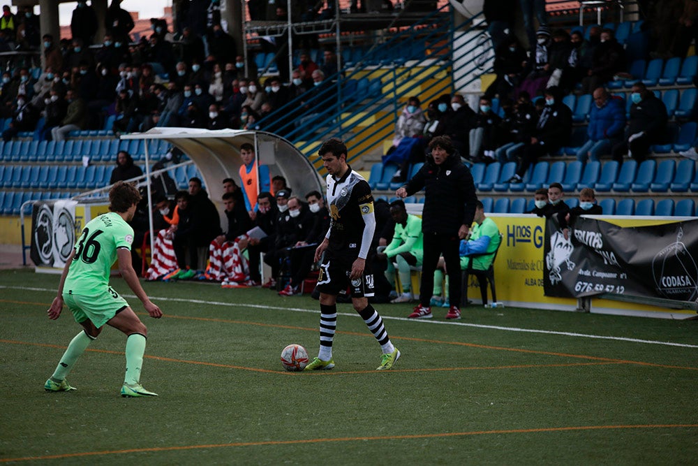 La falta de puntería condena a Unionistas a su tercera derrota seguida ante el Bilbao Athletic (0-1) 