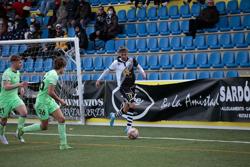 La falta de puntería condena a Unionistas a su tercera derrota seguida ante el Bilbao Athletic (0-1) 