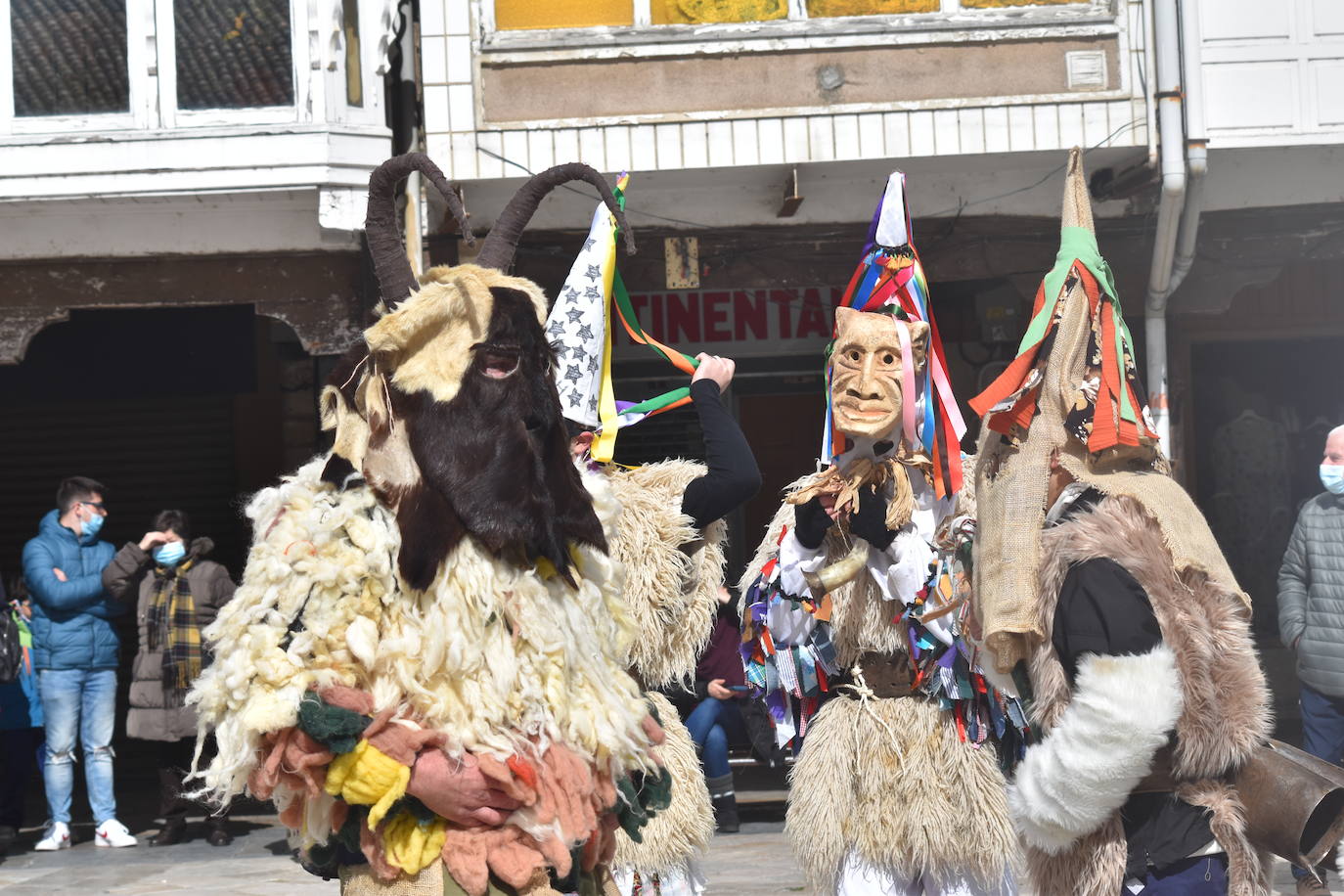 Las calles aguilarenses disfrutaron de las fiestas de los Carnavales.