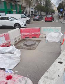 Imagen secundaria 2 - El desvío hacia Panaderos y los trabajos (debajo) de reparación de las arquetas.