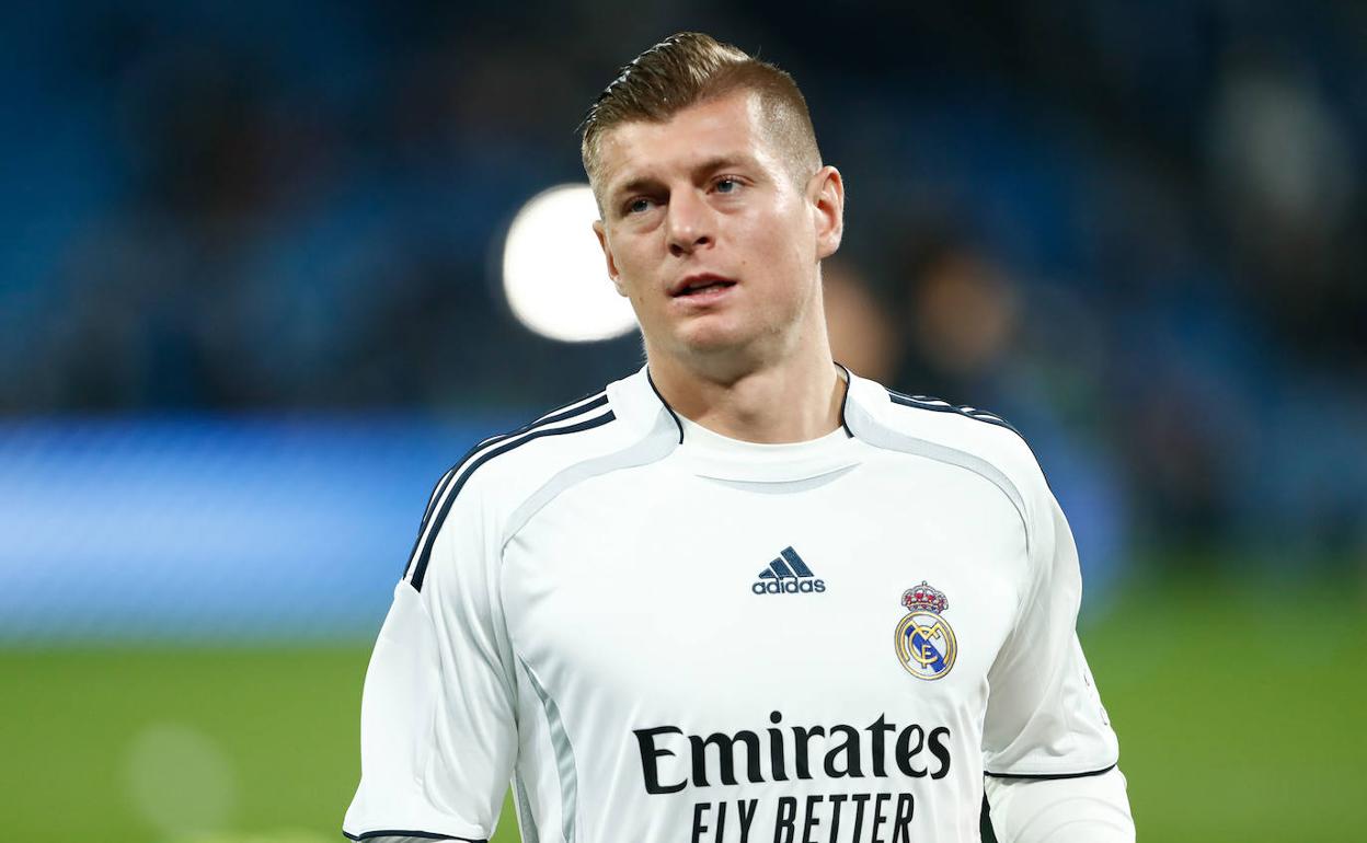 Toni Kroos, calentando antes de un partido. 