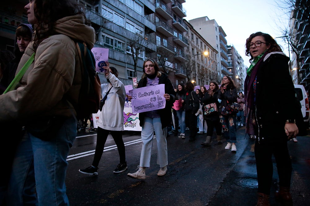 Miles de personas tiñeron las calles de morado acompañando al Movimiento Feminista de Salamanca en la manifestación del 8M