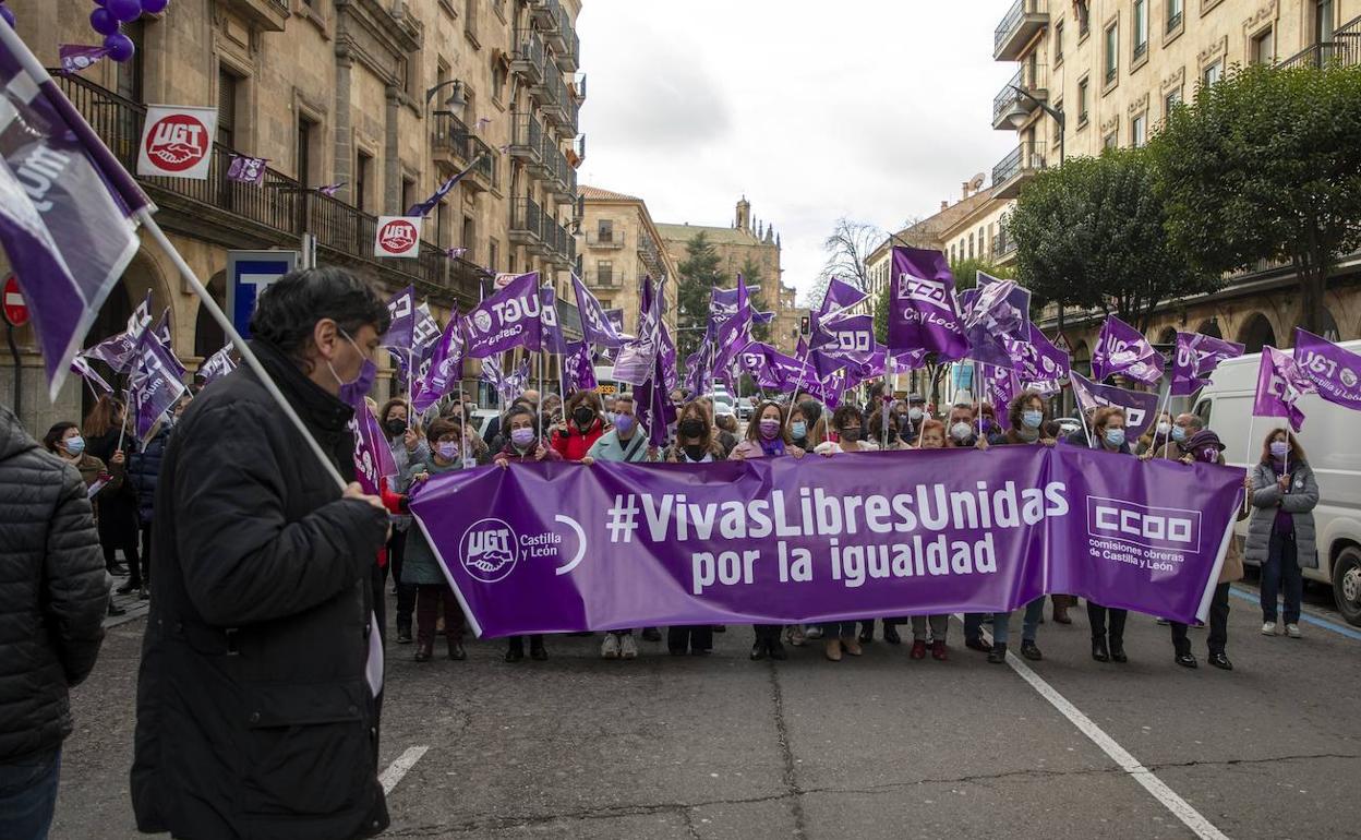 UGT y CCOO convocan una concentración con motivo del día internacional de la mujer.