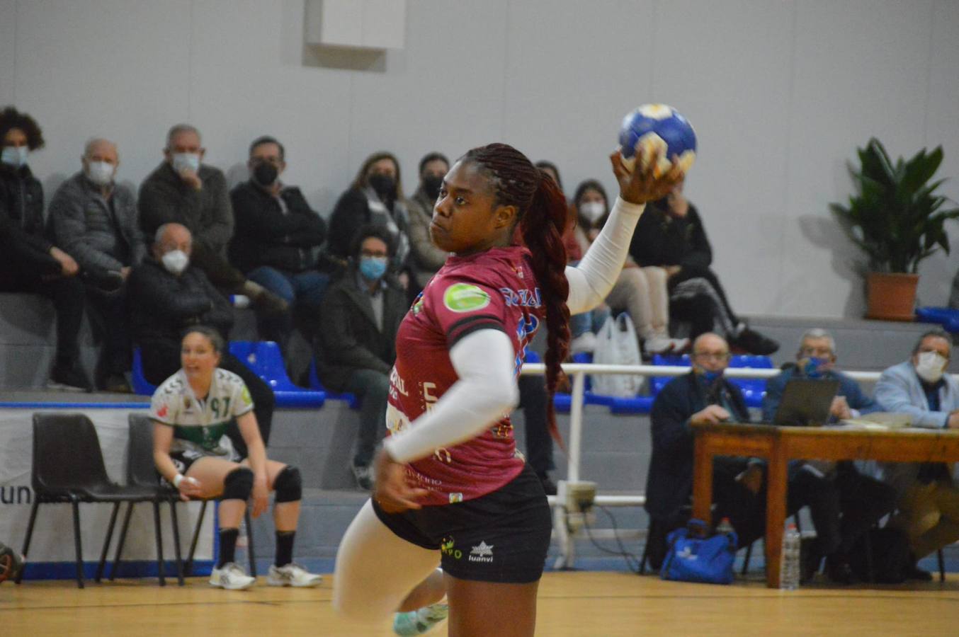 Fotos: Partido de balonmano entre Caja Rural Aula y Elche