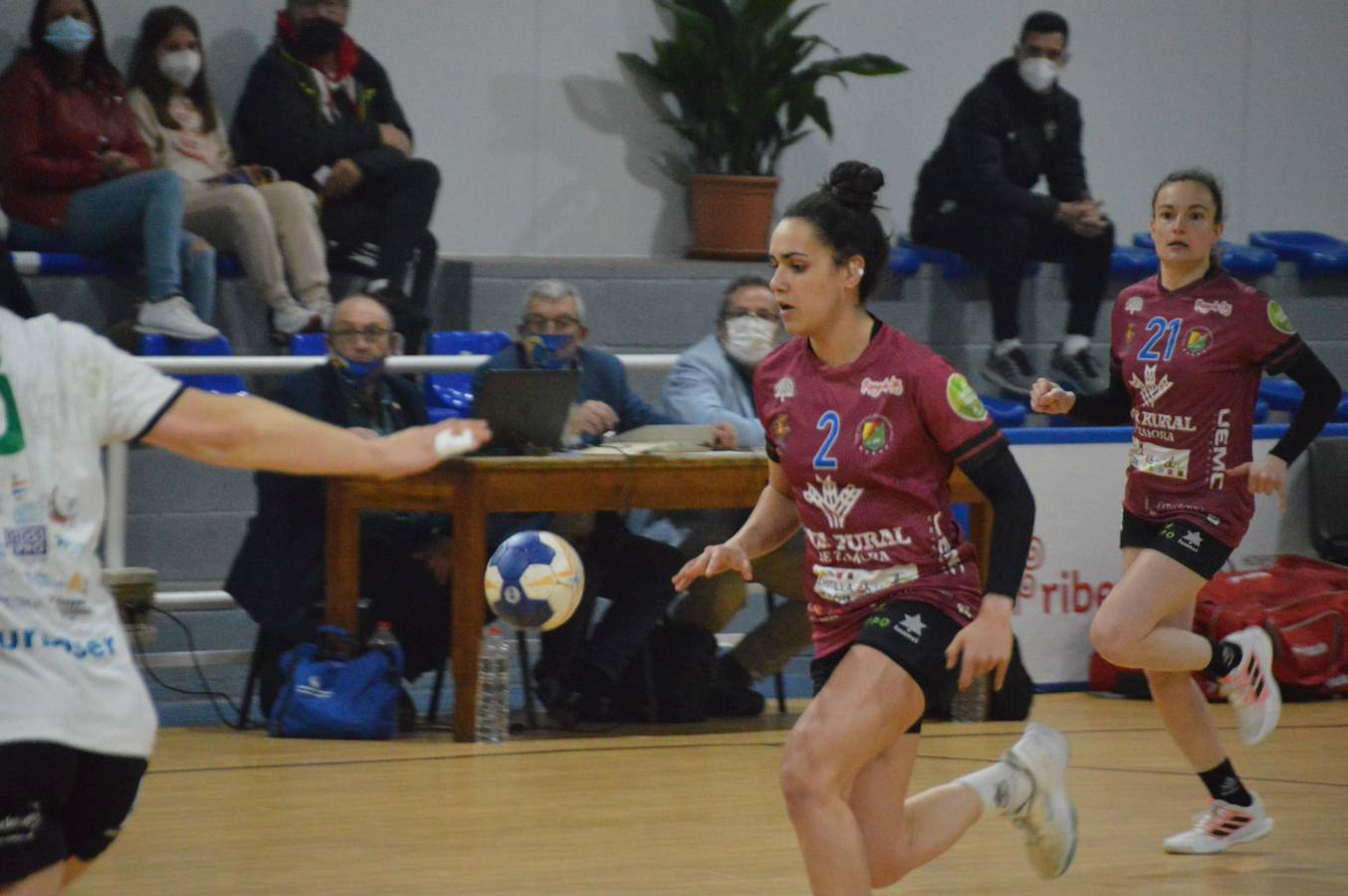 Fotos: Partido de balonmano entre Caja Rural Aula y Elche