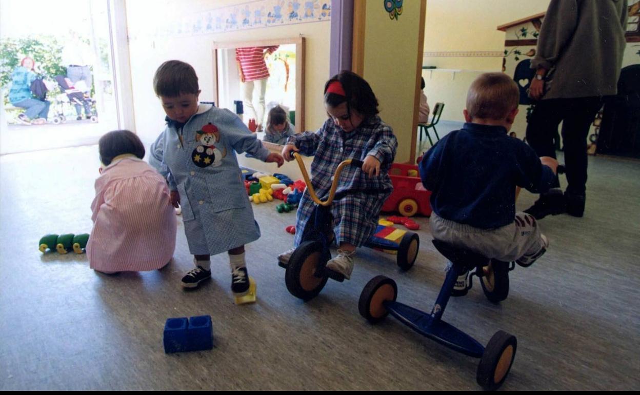 Un grupo de niños en un colegio de Educación Inrfantil. 