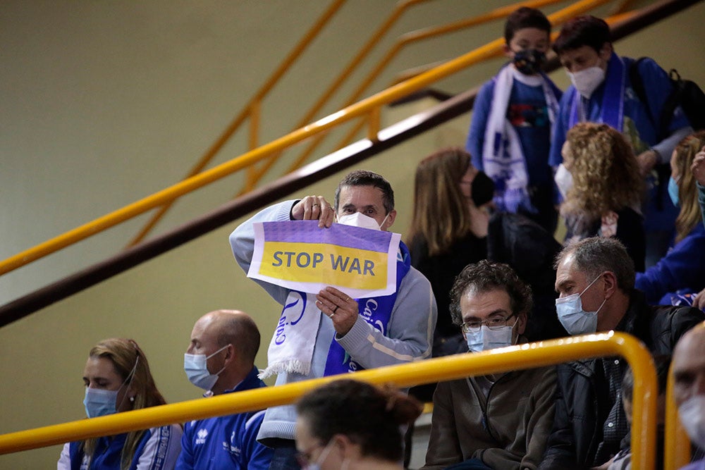 Extraordinario ambiente en un Würzburg que volvía al cien por cien de aforo y que empujó al CB Avenida a conseguir la primera victoria en la eliminatoria europea ante Girona 