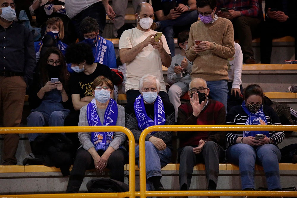 Extraordinario ambiente en un Würzburg que volvía al cien por cien de aforo y que empujó al CB Avenida a conseguir la primera victoria en la eliminatoria europea ante Girona 