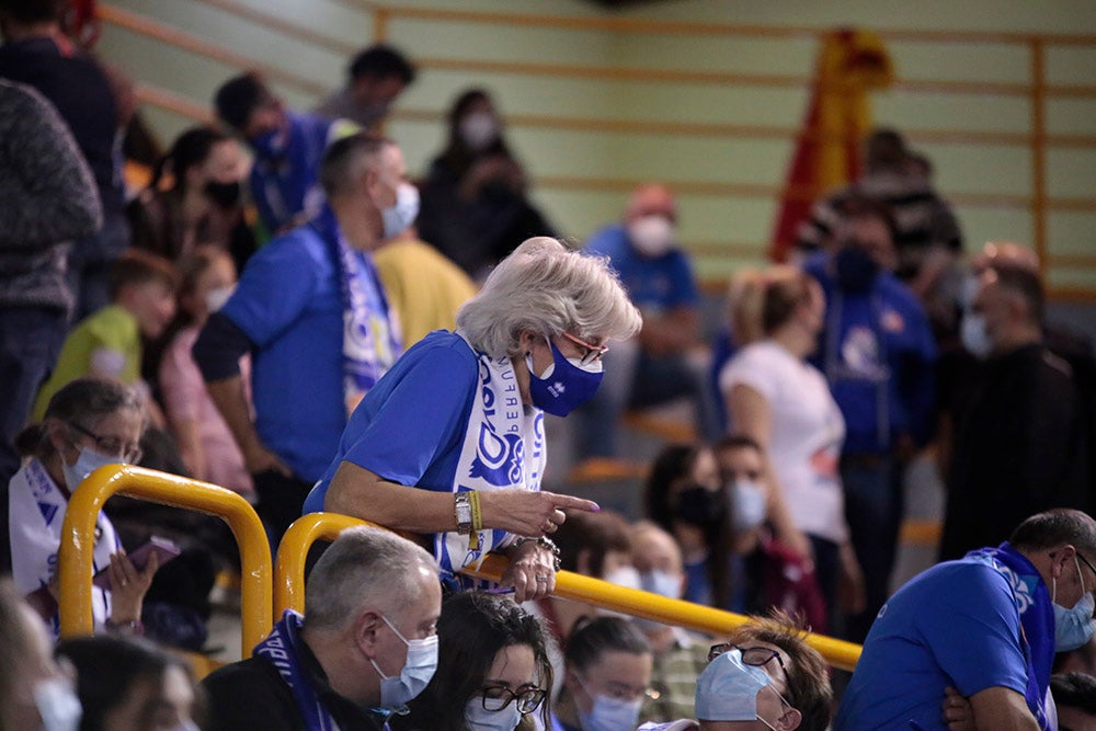 Extraordinario ambiente en un Würzburg que volvía al cien por cien de aforo y que empujó al CB Avenida a conseguir la primera victoria en la eliminatoria europea ante Girona 