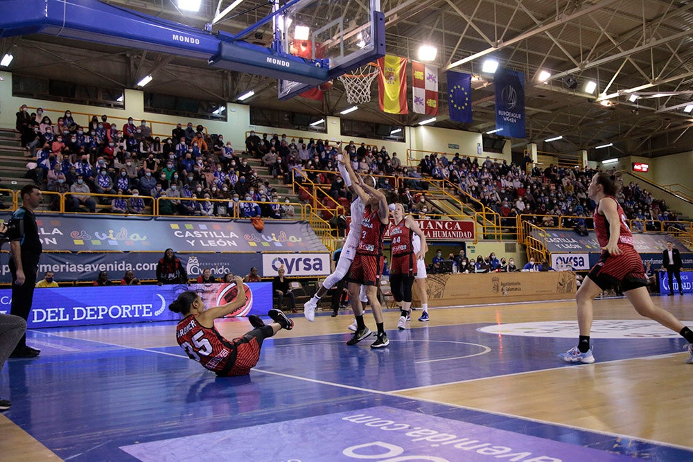Un Avenida con corazón, compromiso y calidad se acerca a la Final-Four tras una exhibición ante Girona (77-63)